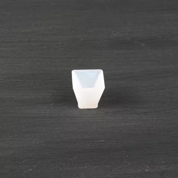 Szilikon öntőforma - piramis, 2 cm